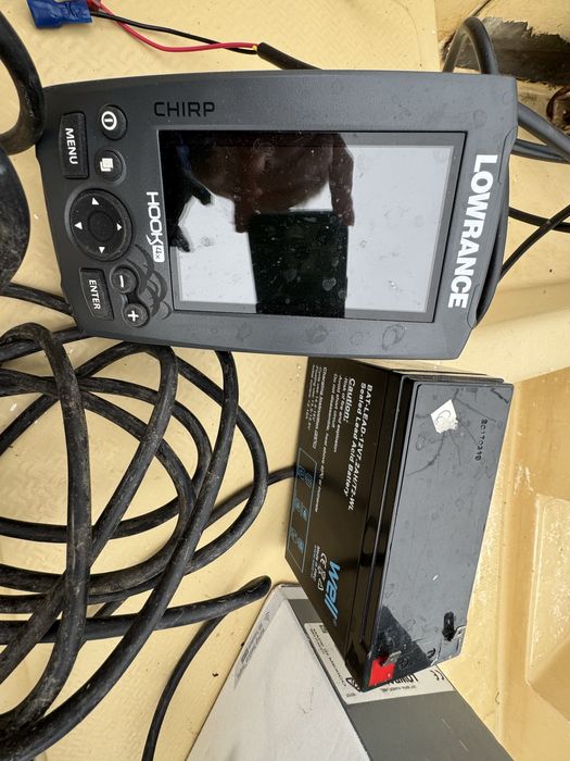 Barca cu motor si peridoc