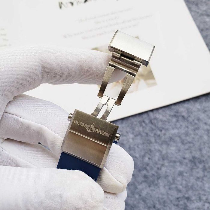 Ulysse Nardin El Toro GMT с автоматичен механизъм