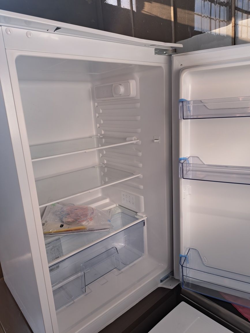 Нов малък хладилник за вграждане Боман/Bomann 129 литра