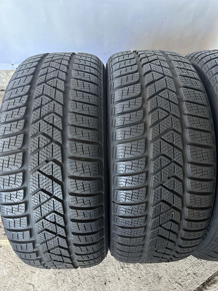 215/55/17 Pirelli dot22 4 броя