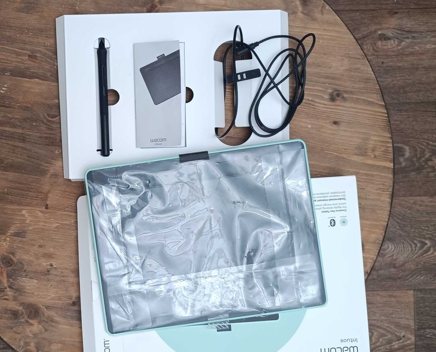 Графический планшет Wacom Intuos Medium CTL-6100WLE-N