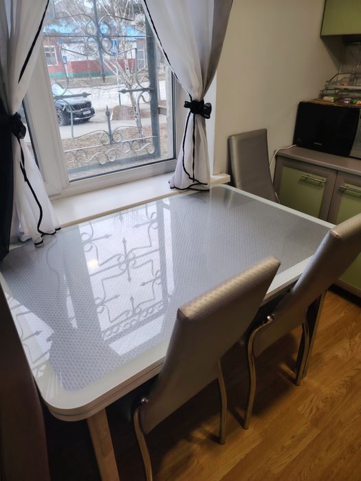 Продам кухонный стол