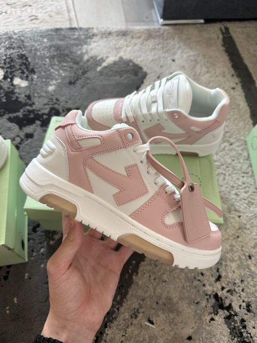 Off White ‘Out of office’