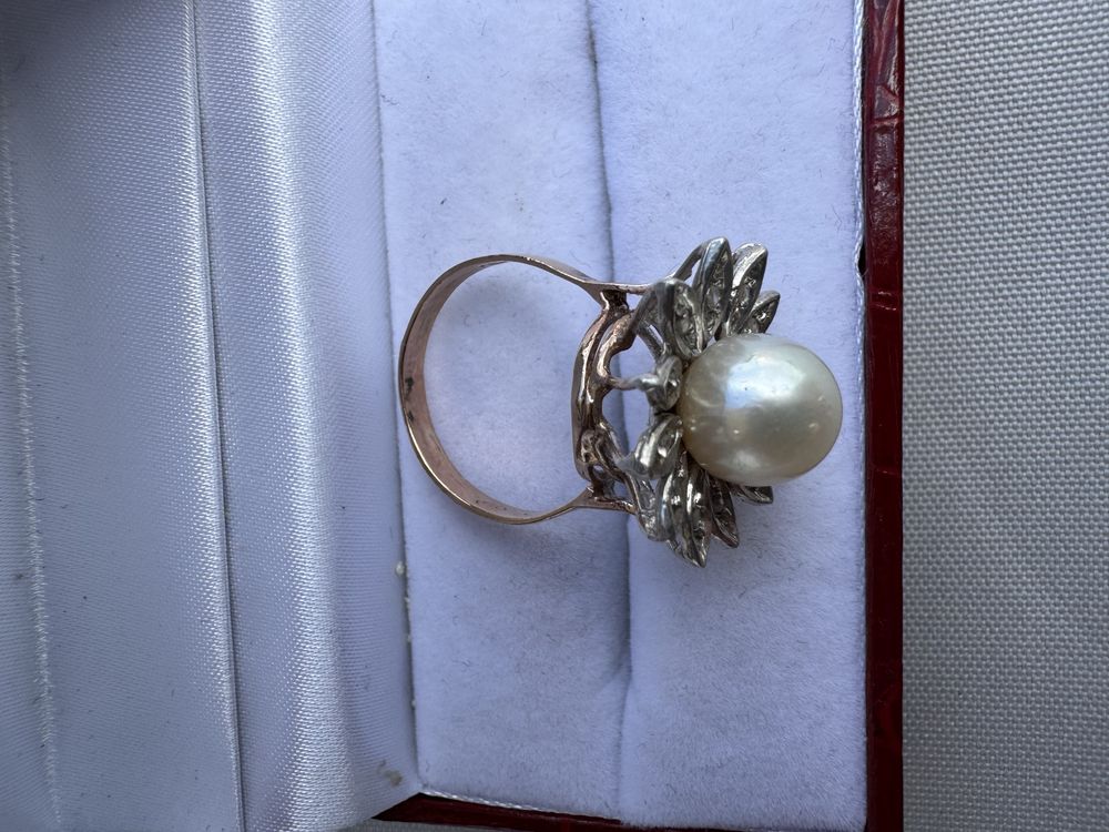 Inel din aur, perla si diamante montate in argint