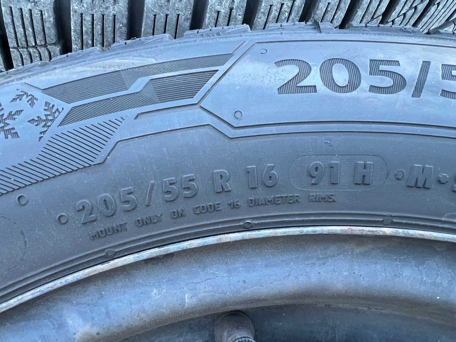 Джанти със зимни гуми 205/55/16 с грайфер 8.82мм. от Хюндай/Hyundai!