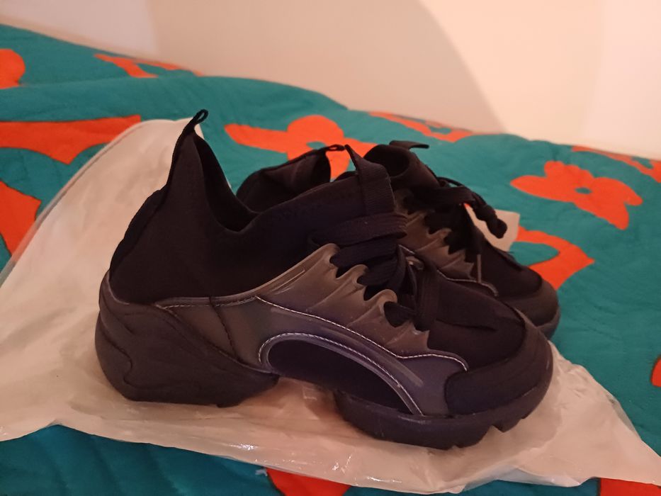 Кроссовки черные