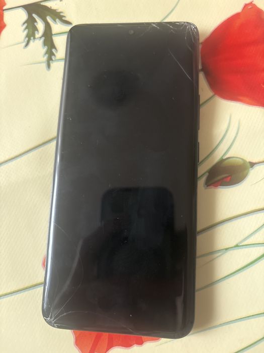 Honor 90 – funcțional, dar cu display spart