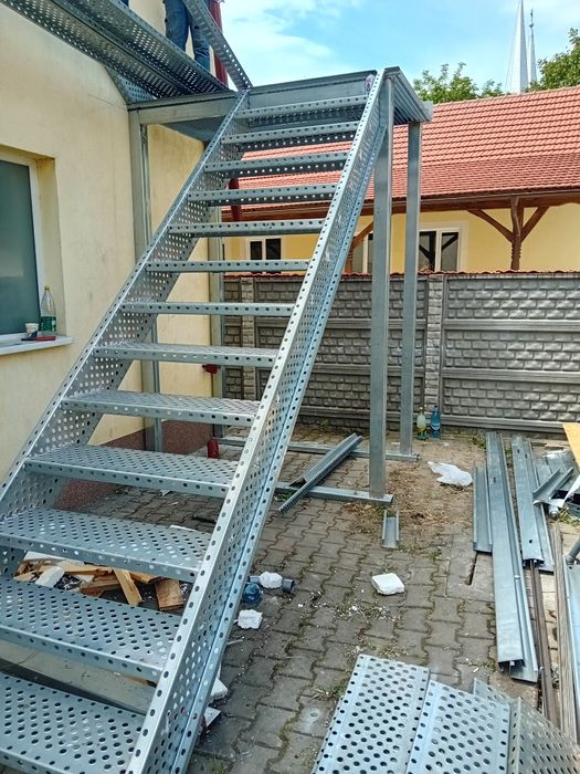 Scara metalica zincata de exterior 6m