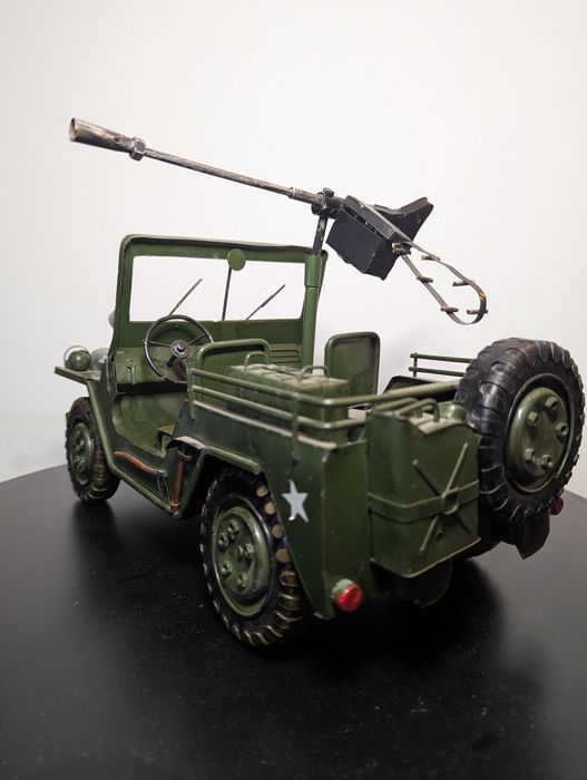 Джип Уилис мащаб 1:18