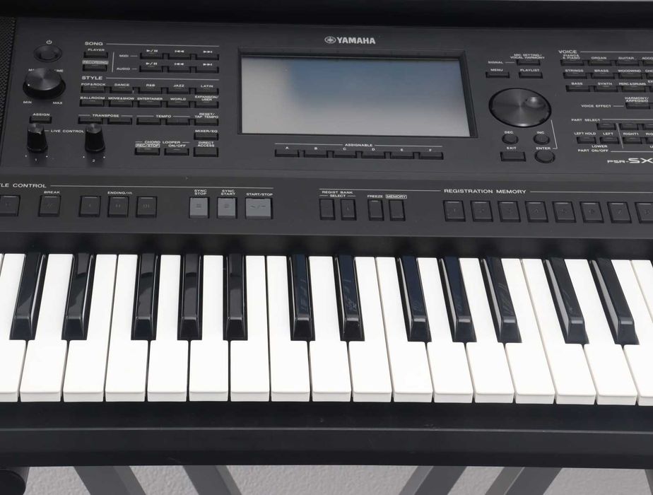 Yamaha PSR-E273 Keyboard Boxed