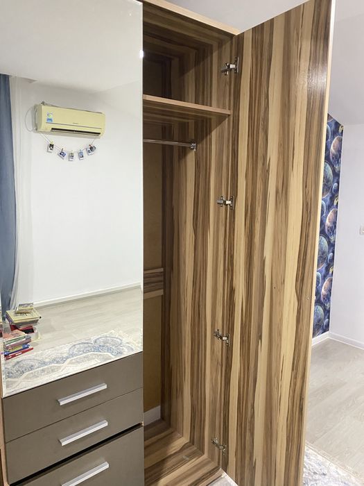 Шкаф из натурального дерева