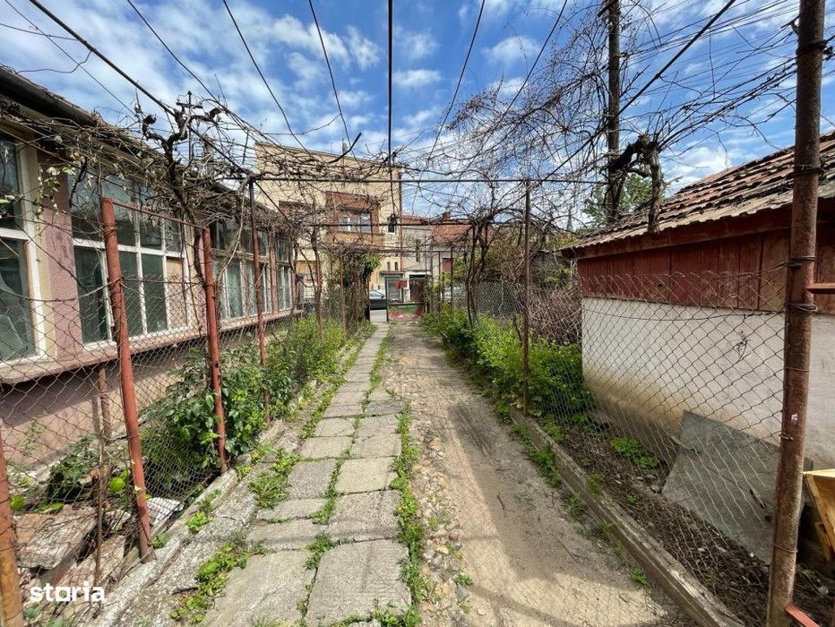 Vanzare Casa si teren zona centrala