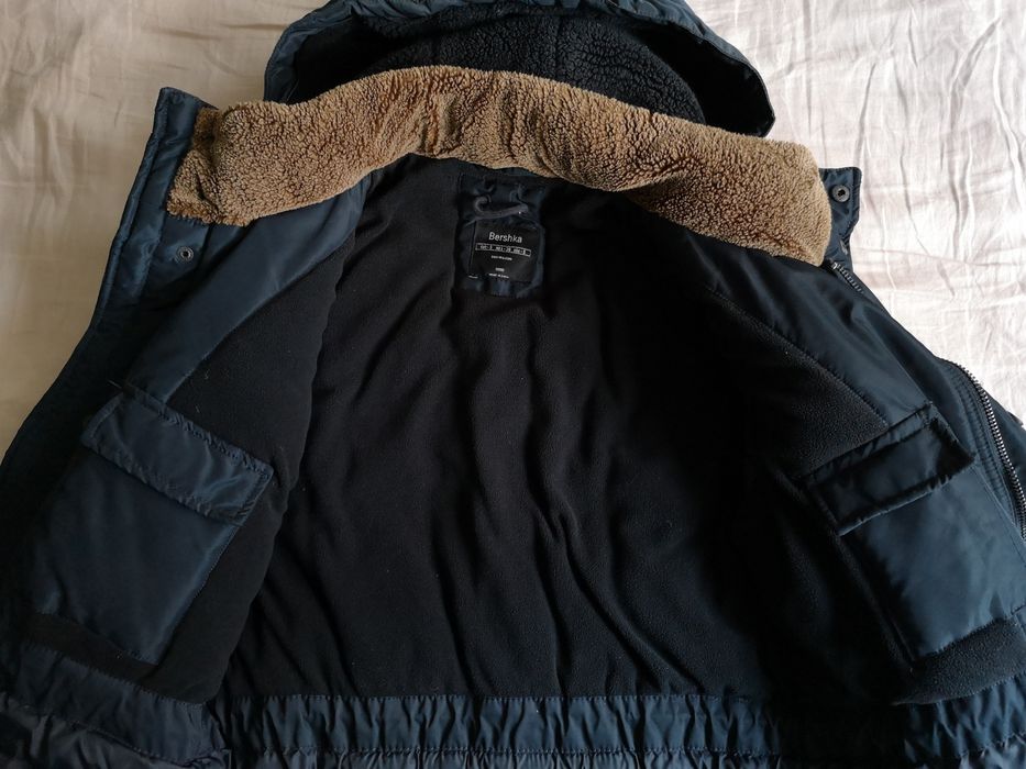 Geaca foarte groasa pt barbati, marca Bershka, mar S, bleumarine