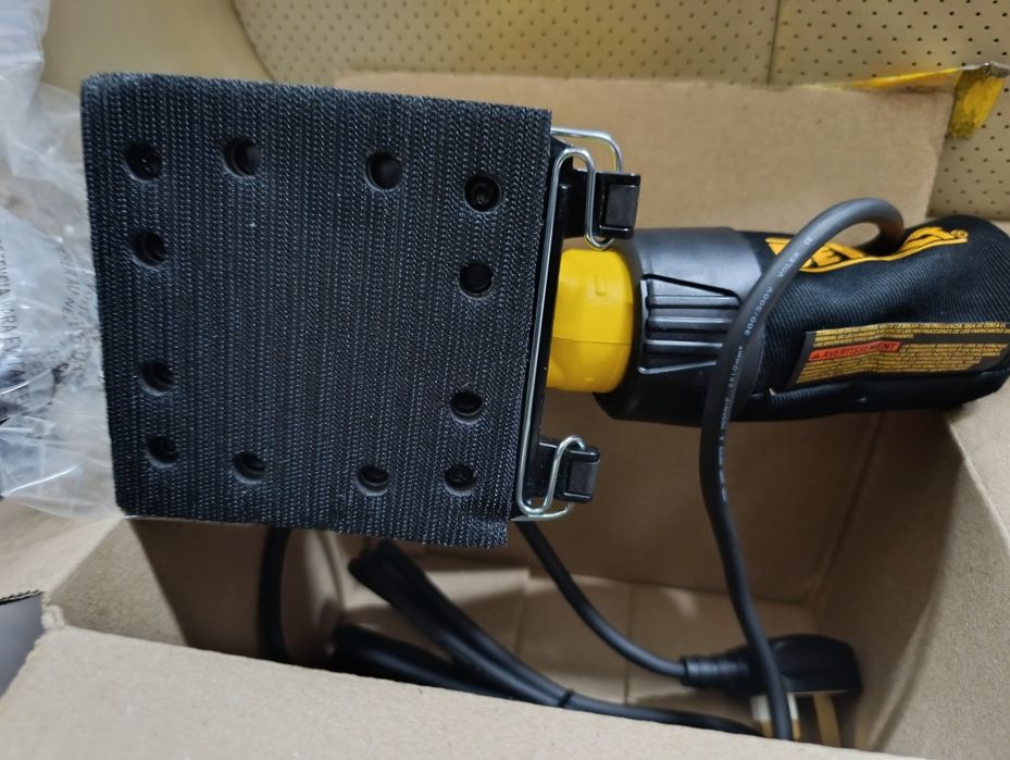 Електрически виброшлайф Девалт / DeWALT DWE6411