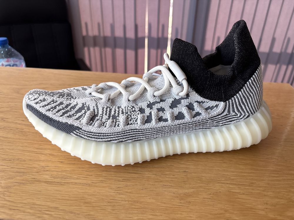 Adidas yezzy оригинални 42,5