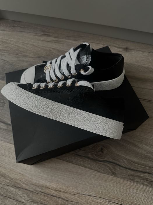 Обувки Chanel black swan