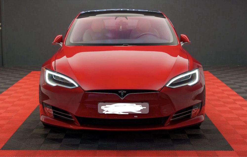 Tesla Model S 2020