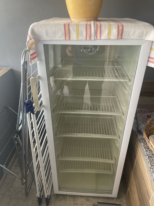 Vand vitrina frigorifica pt bauturi!