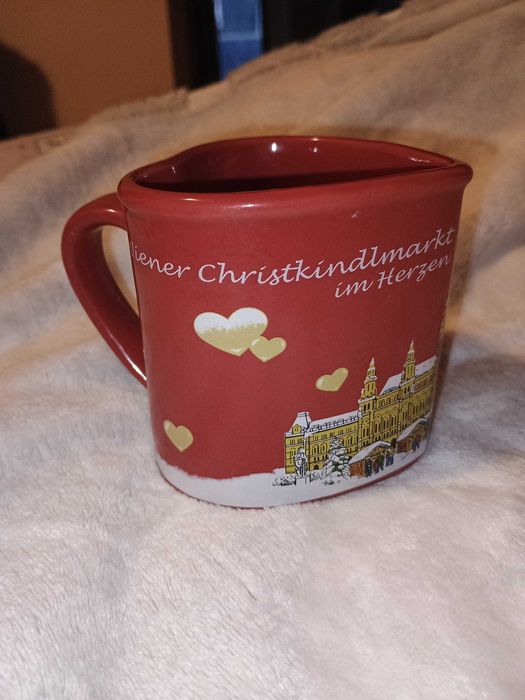 Cana inimioara rosie Targul de Craciun Vienna Wien Christmas Market