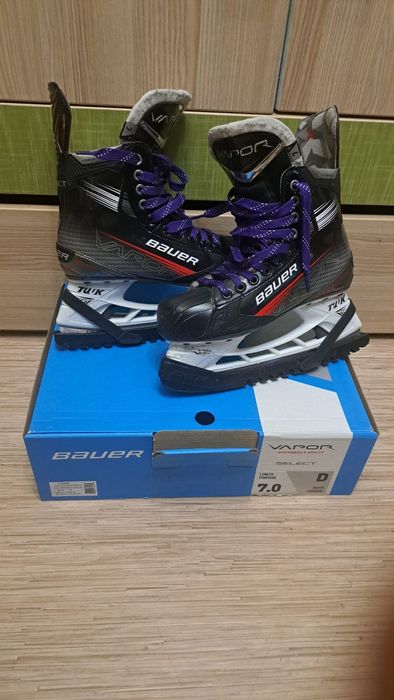 Продам коньки хоккейные