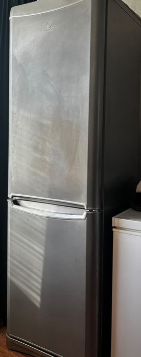 Б/у холодильник Indesit