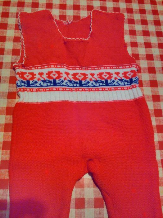 продавам стари детски дрехи всяла по 3 лв.