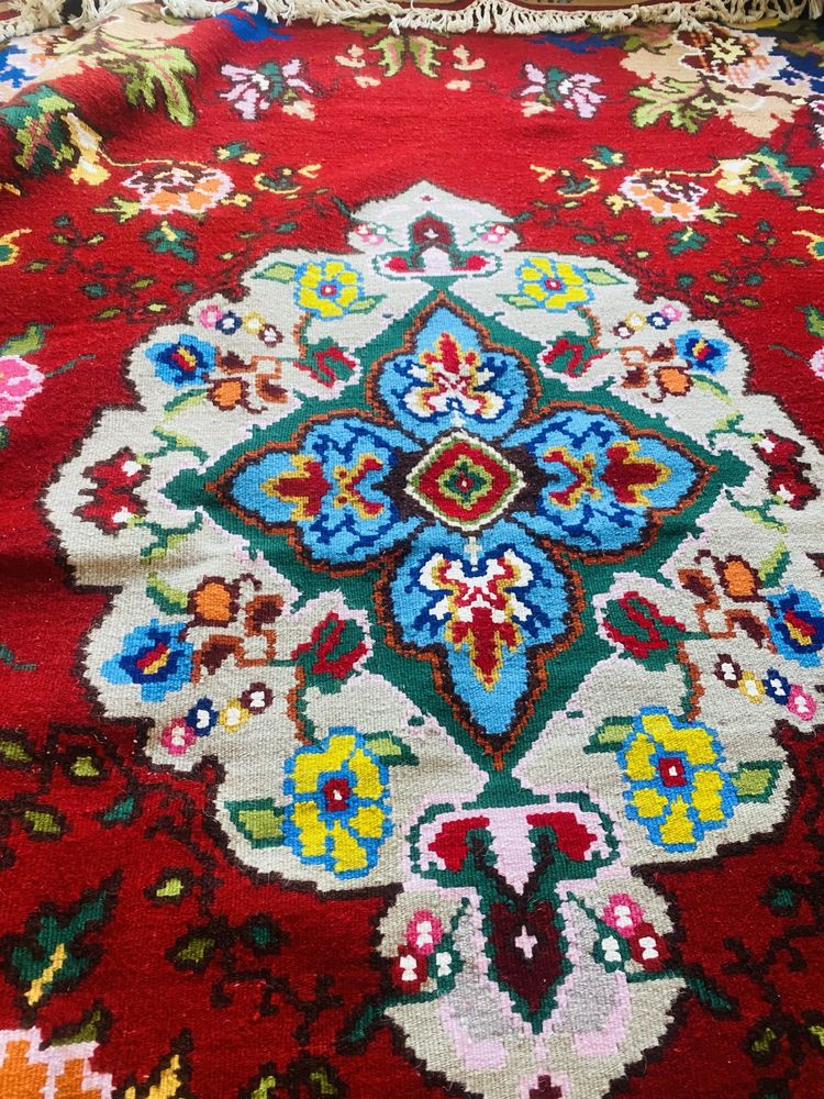 Ръчно изтъкан Килим ,,Букети”