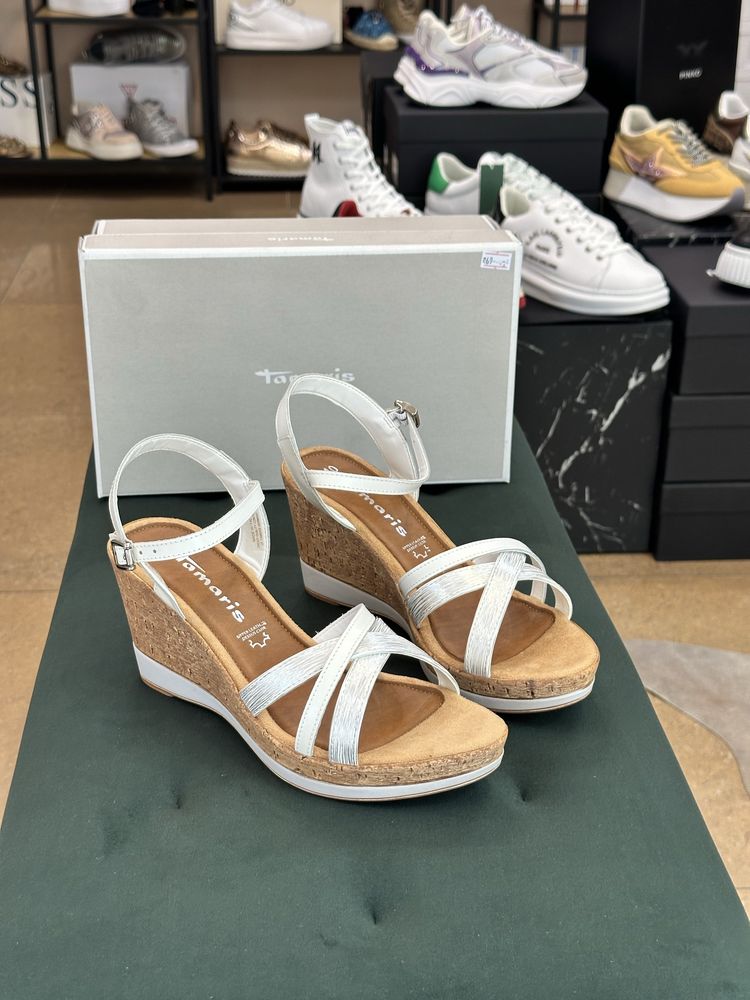 Дамски сандали на марката Tamaris silver