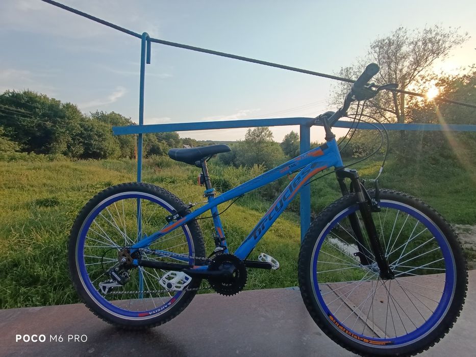 Bicicleta MTB albastra