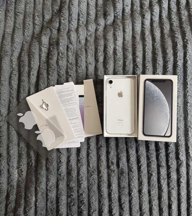 Iphone XR  память 128 гигов