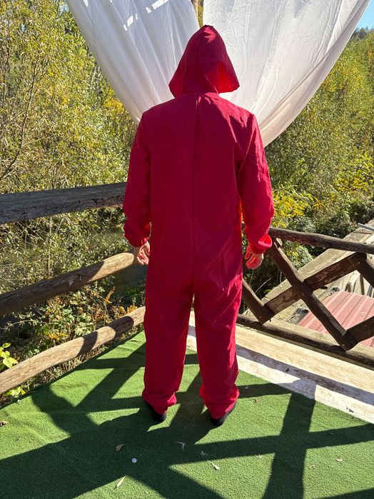 Продавам костюм на Батман ,Супермен и Squid game