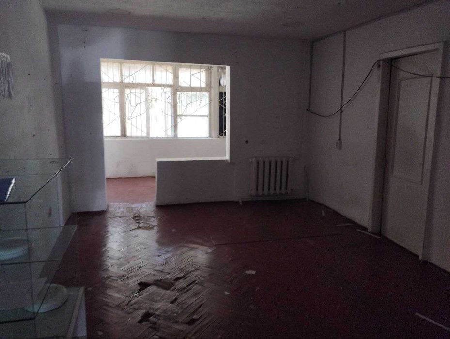 Аренда. Йул юзида бозор ёнида 65м2. Атиги 600 у.е.. Нежилое проходняк