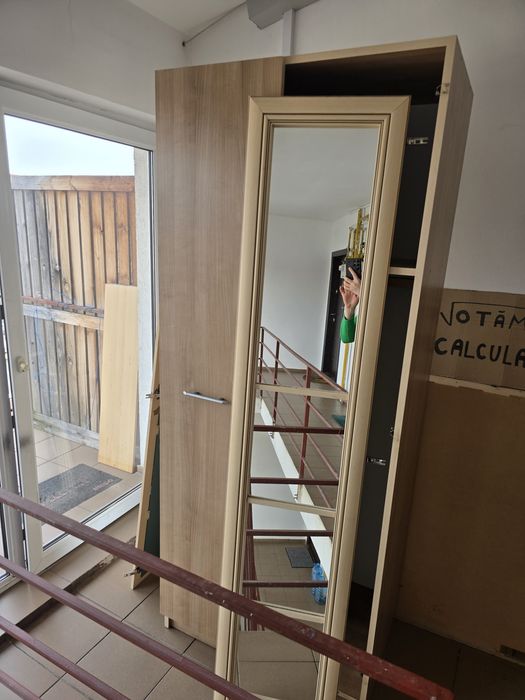 Vând 2 dulapuri 80 /200, 2 suprapozabile 80/50 si 3 rafturi bibliotec