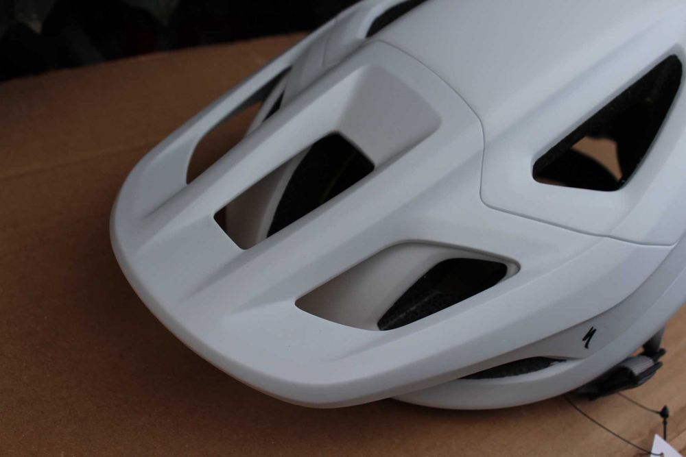 Specialized Camber marime Medium 55-59cm - casca bicicleta - Alb