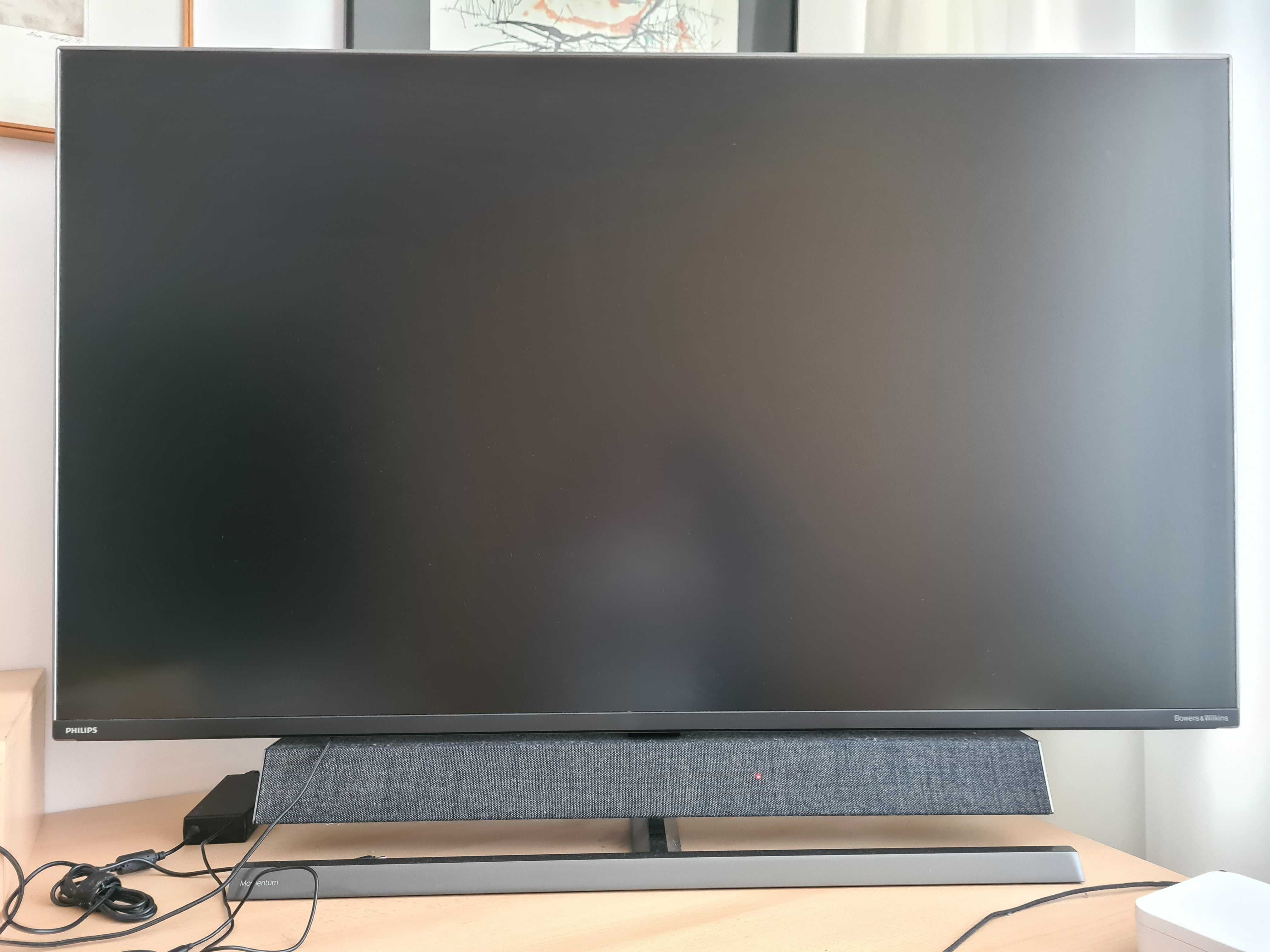 Monitor Philips 55" 4K UHD, HDR1000, 120Hz, Freesync2, SoundBar,