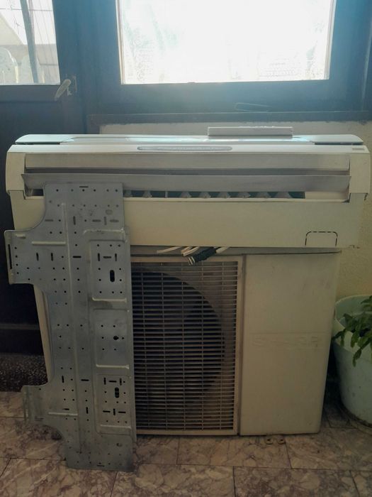 Продавам климатик sharp