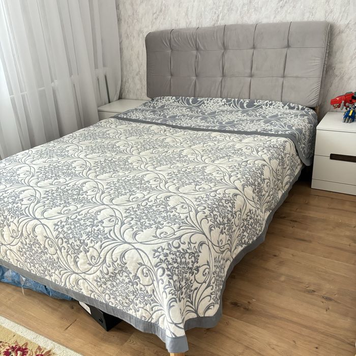 Кровать с матрасом
