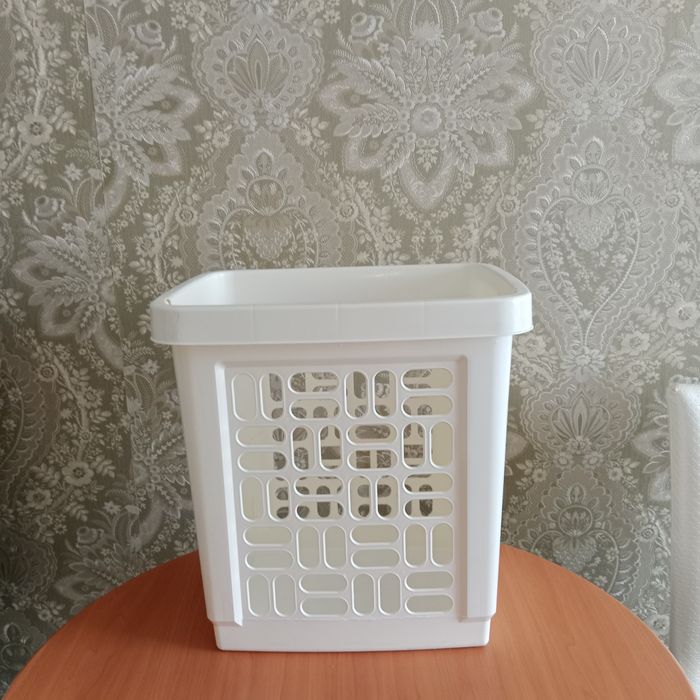Корзина бельевая белая