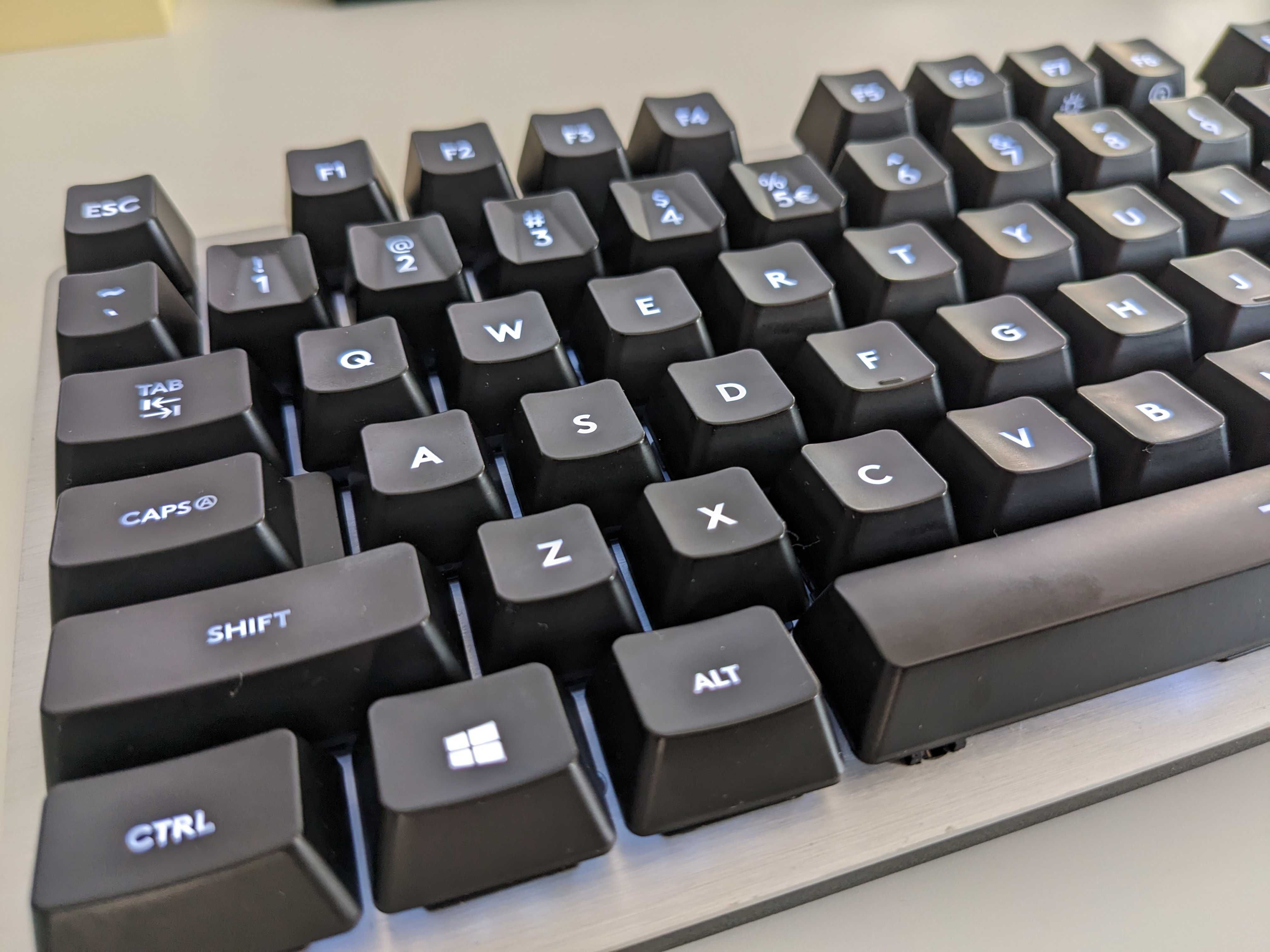 Vand tastatura Logitech G413 Silver