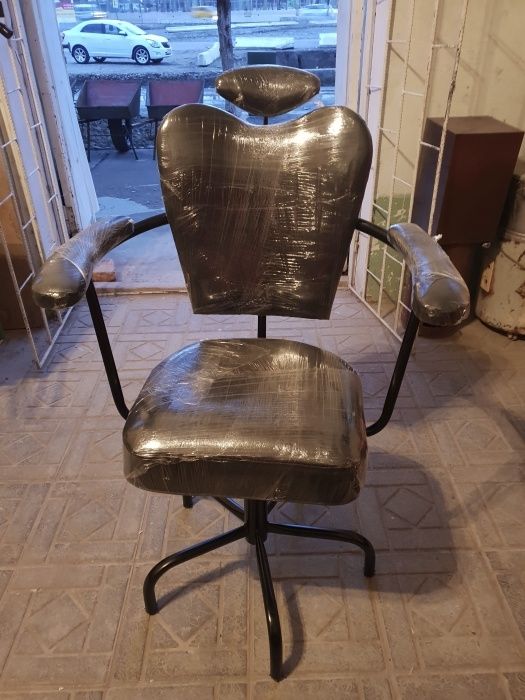 Кресло для сотрудников офиса или парикмахерской, дешево!