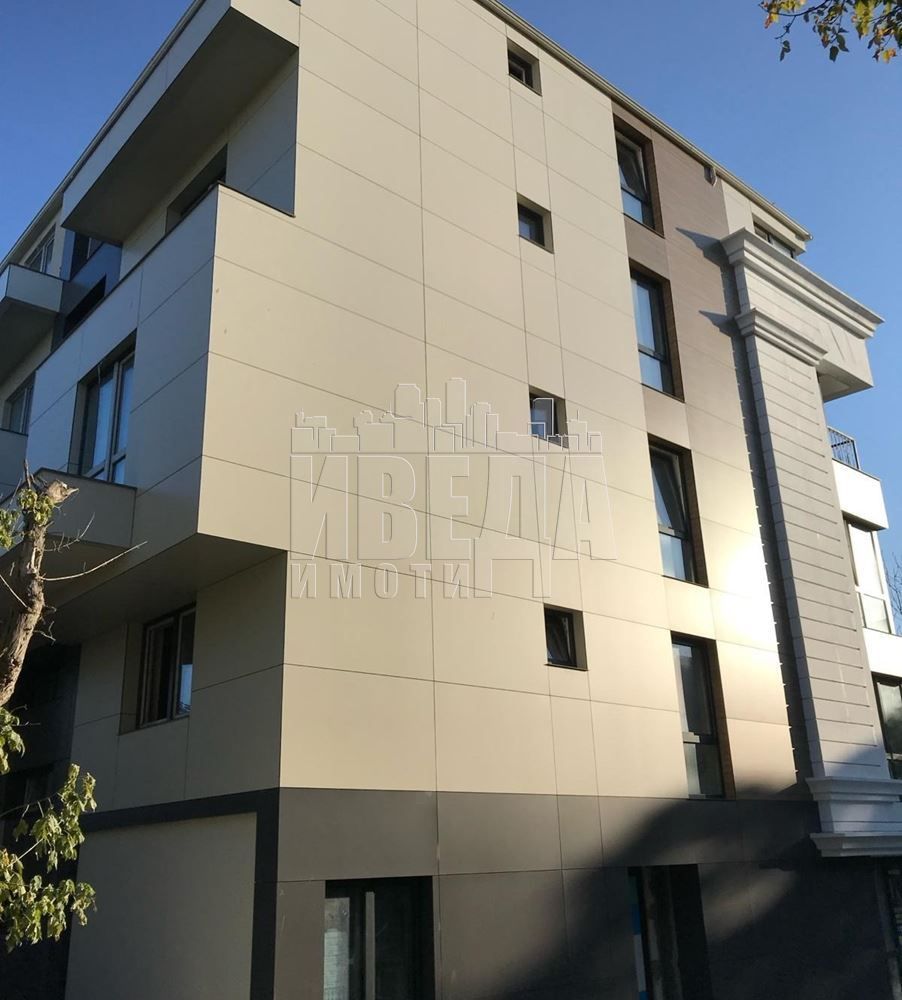 Продава се Тристаен апартамент в Варна, Център - 100 кв.м за 1999 €/кв.м - Снимка #1