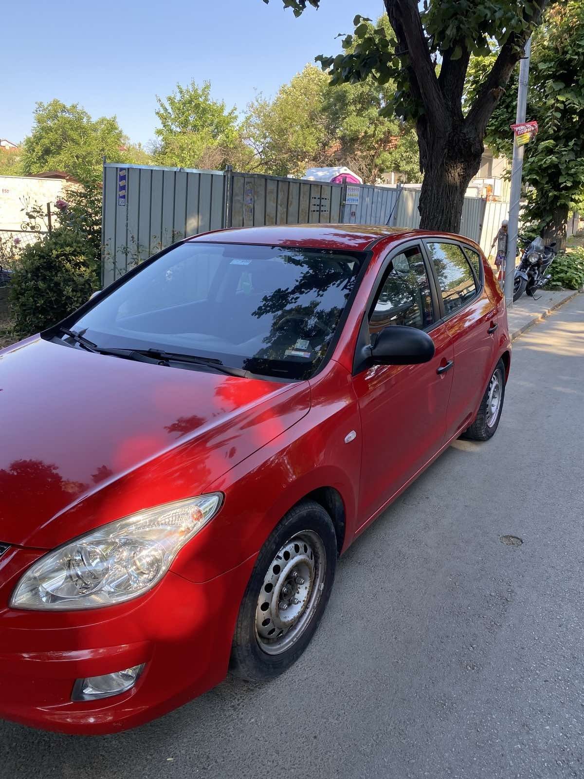 Hyundai i30 червен