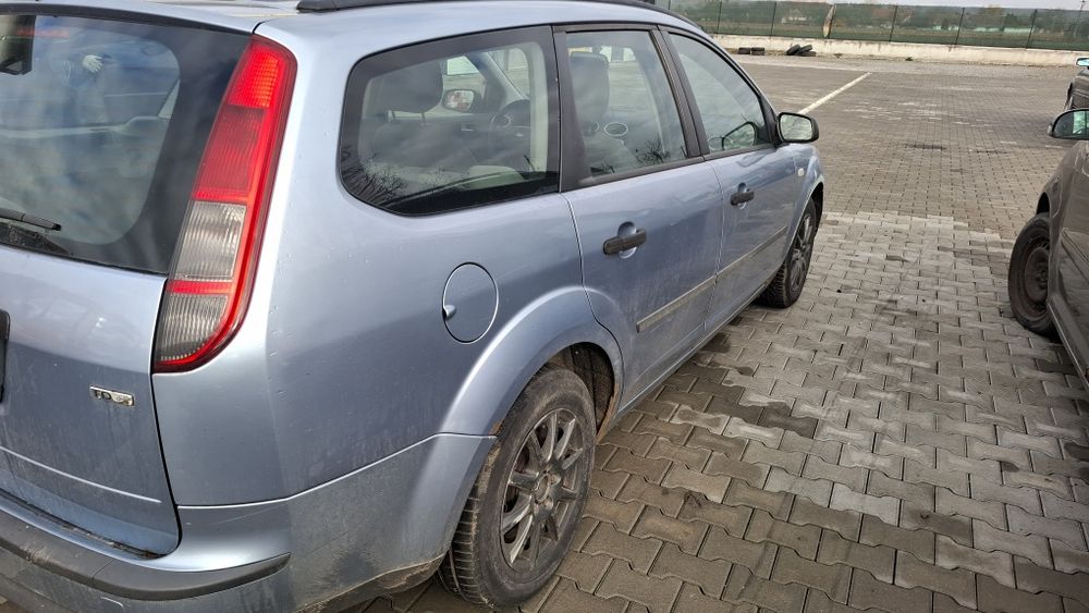 Vand capota fata,faruri Focus 2