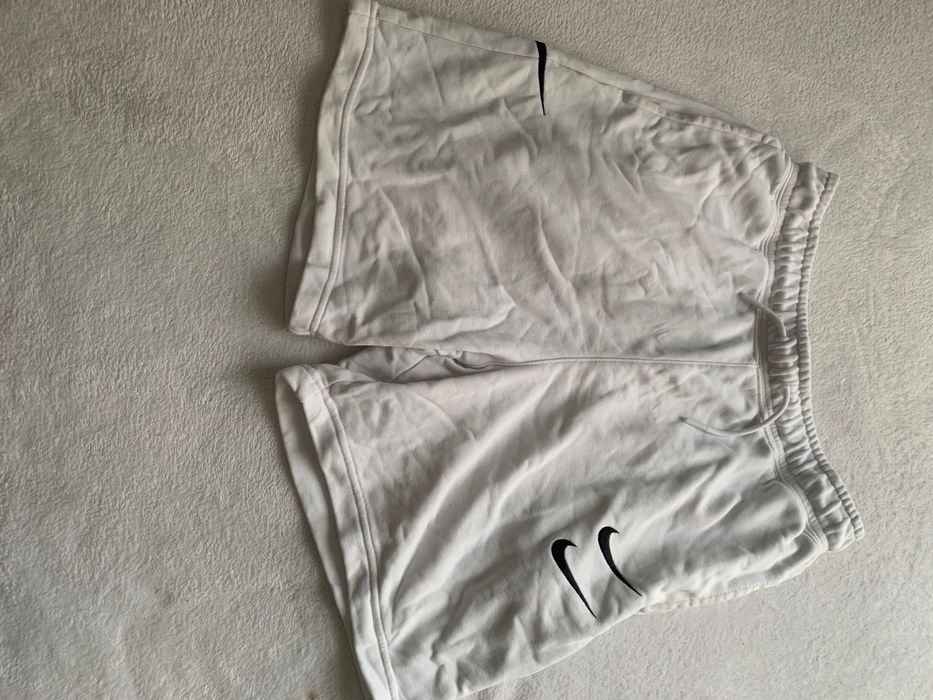 Pantaloni Nike scurti