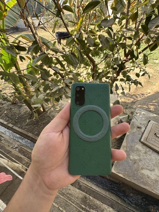 Samsung galaxy S20 12/128 GB srochno sotiladi