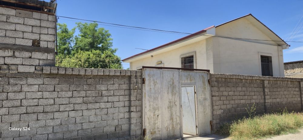 Ферма учун ёки ердан фойдаланиш учун дала ховли атрофи уралган