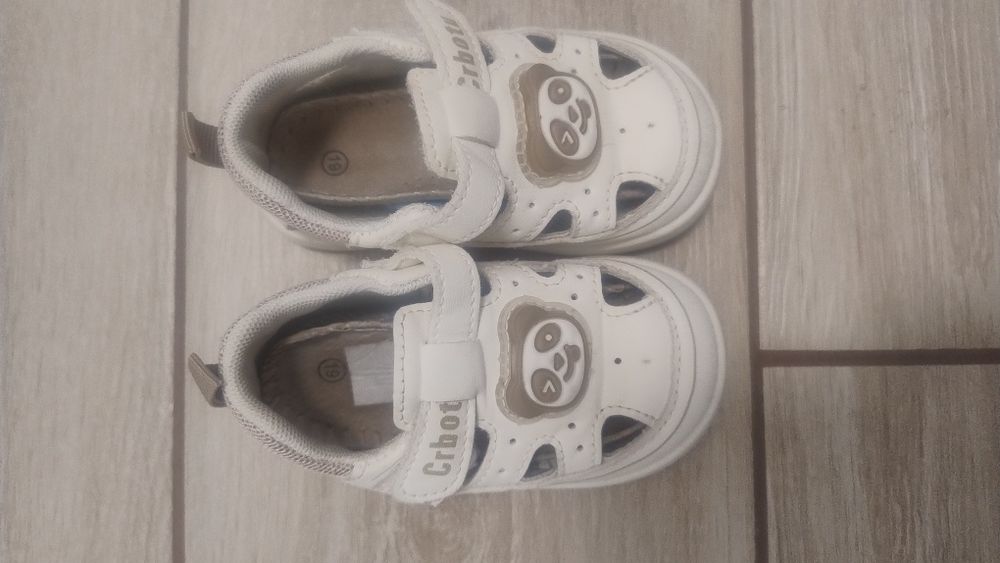 De vânzare papuci băiețel 1 an