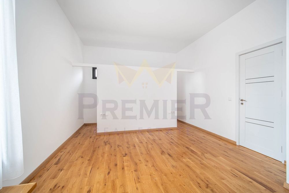 Продава се Четиристаен апартамент в Варна, Бриз - 225 кв.м за 1645 €/кв.м - Снимка #6