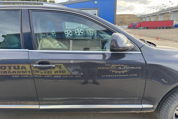 Usa Portiera fata dreapta culoare LR7M Volkswagen VW Touareg generati