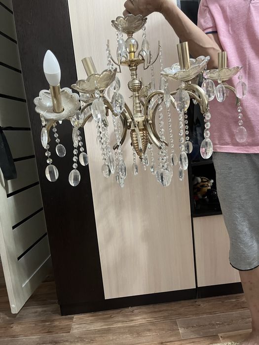 Люстра в хорошем состояний продам для зала
